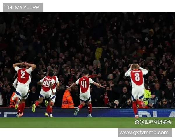 镜头捕捉：阿森纳赛场小动作引发热议